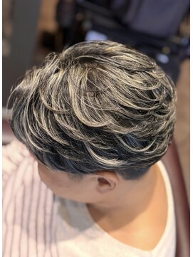 ブル(b.u.l.l.) ホワイトハイライトカラー