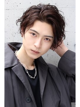 ネイビー(NAVY) ツイストスパイラルパーマ 前下がり センターパート マッシュ