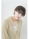 暗髪×耳掛けショート×ワイドバング
