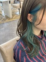 トッカ ヘアアンドトリートメント 難波店 カーキベージュ×グリーンインナー
