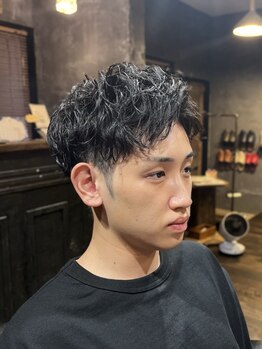 リワード(Reward)の写真/【秘密基地のような隠れ家Barber】繊細なカット技術や髪悩みや理想に合わせたパーマ・カラー施術は当店へ。