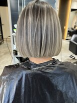 エイチ(H)&nbsp;xバレイヤージュ/イメチェン/ホワイトブロンド/外ハネボブ/美髪