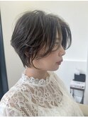 前髪に透け感のあるニュアンスショート