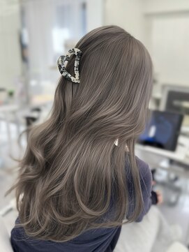 アマトウキョウスマートサロン(AMA TOKYO×Smart Salon) グレージュ　ブリーチなし　レイヤーカット　海外風
