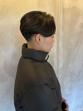 リリアーナ(LILIANA) テーパーフェード　ローフェード　バーバー　センターパート