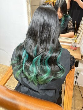 ミモザワークス ヘアアレンジ インナーカラーグリーン ブリーチ1回