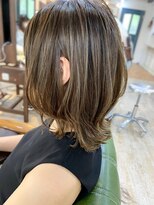 大人かわいいグレーベージュこなれミディ外ハネボブウルフ