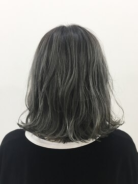 エンドリンク(endlink) くすみグレー×ホワイトハイライト×ボブ