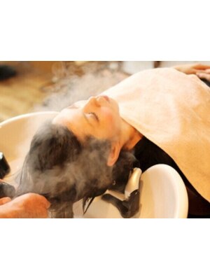 《カット+頭浸浴クイックスパ￥4980》フルフラットのYUMEシャンプー台で頭皮&髪質を改善する本格スパを体感