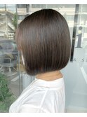 ぱつっとボブ×オリーブグレージュ