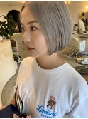 乾かすだけでまとまる大人ミニボブハイトーンシルバーアッシュ