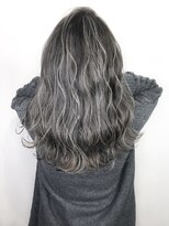 アンダーバーホワイト 泉佐野店(_WHITE)&nbsp;☆ ハイライトカラー　ケアブリーチ　ダブルカラー　イルミナ