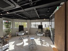 エンハンズ(enHANDs)の雰囲気（窓からは大川が見え、陽の光が気持ちいい★）