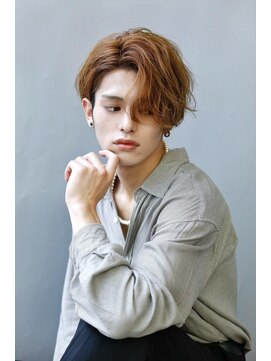 リップス 仙台annex(LIPPS) 耳掛けセンターパート　ツーブロック　刈り上げ