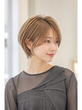 大人女性はボリュームと軽さを手に入れて上品なショートに♪