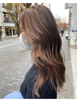 グミ(gumi) *gumi*ブロンドハイライト×バレイヤージュ