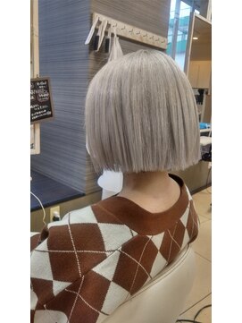 ヘアーズ ベリー 小林店(hairs BERRY) ホワイト