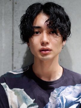 ライラ(Lyla) 前上がりセンターパートスパイラルパーマ