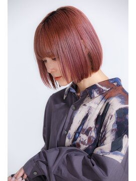 ビス ヘア アンド ビューティー 西新井店(Vis Hair＆Beauty) 20代30代切りっぱなし前下がりボブ艶髪ピンク斜めバング