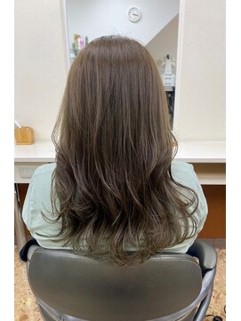 ヘアアートヒサ(HAIR ART hisa) 「RYOKO」304050代  カーキアッシュ×ローレイヤースタイル
