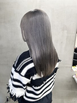 アンバー(UMBER) アッシュグレー 全頭ブリーチ