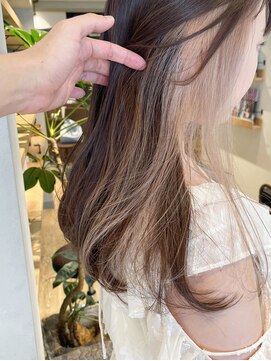 エミス バイ メルト 吉祥寺(emis by melt) 【堀惠】インナーカラーイヤリングカラーミルクティーベージュ