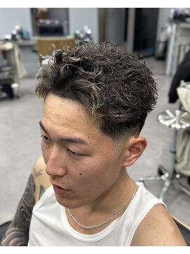 アイコン ブルー メンズ(I-CON #blue MEN'S) 束間オールバック×スキンフェード【池袋フェード】