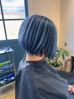 クク(coucou)&nbsp;刈り上げボブ×ブルーアンブレラカラー