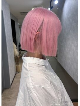 ルル(Lulu) ペールピンク切りっぱなしボブスタイル