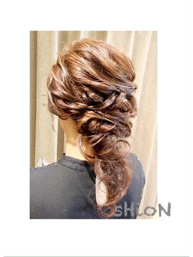 シオン(sHioN) ハーフアップスタイル