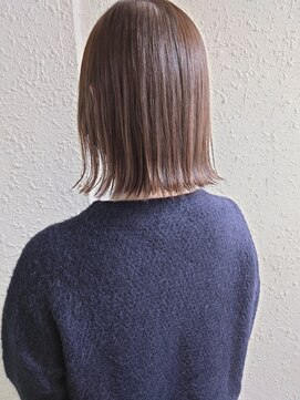 シザーズ(scissors) 切りっぱなしボブ　外ハネ　ストレート　透明感カラー