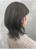 暗めグレージュ