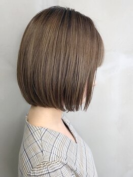 アデューム フォーヘアー(adyum for hair)の写真/美髪サロンのダメージレスな白髪染め◇白髪を隠さず"活かす"白髪ハイライトも大人気！魅力を引き出すカラー