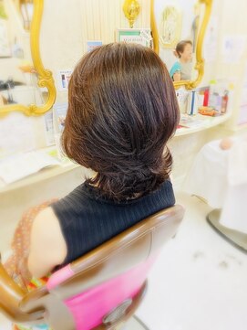 美容室 ティンカーベル 外ハネヘア