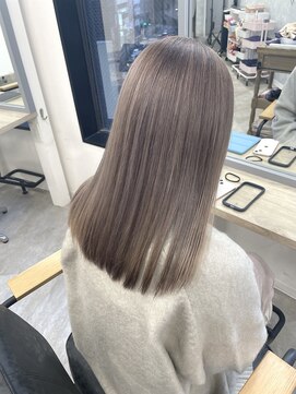 ガーランドウメダ(Garland umeda) くびレイヤーエモージュグレーベージュカラーダーク アッシュ