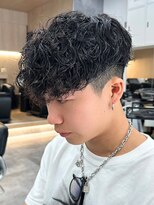 エルマーク 梅田(L-MARK) スペインカールスパイラルパーマツイストパーマフェード短髪