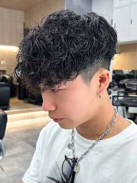 エルマーク 梅田中津(L-MARK) スペインカールスパイラルパーマツイストパーマフェード短髪