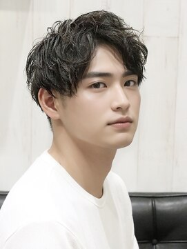 ゼロスバーバー(0's BARBER SHOP) 韓国センターパートウルフパーマツイストスパイラルパーマゆるめ