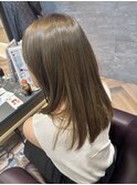 オリーブベージュ