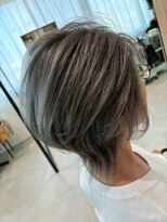 ファムバイアヴァンス(Femme by AVANCE.)&nbsp;ホワイトグレージュシルバーレイヤーショート