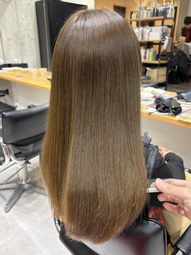 ディーエックス ウエスト(Dxxxx WEST) 透明感ベージュカラー［韓国/顔周りカット/イルミナカラー］