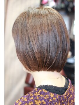 オーバーキャプテンネイキッド(OVER CAPTAIN NAKED) 艶シルエット*美*前上がりボブ