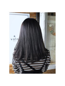 ヴァロ ヘアデザイン(valo Hair Design) アッシュグレー