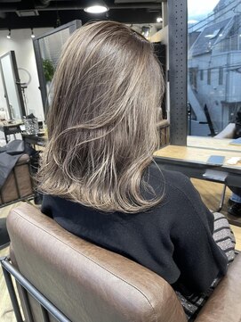 アルカナ 明治神宮前原宿(ARCANA) くすみグレージュ  ミディアムレイヤー　ワンカール　ベージュ