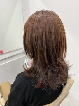 プラグ(Plug) ウルフロングレイヤーブラウン小顔似あわ合わせカット30代40代
