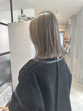 ヨーク(YOKE) YOKE 切りっぱなしボブ結べるボブ大人ボブホワイトグレージュ