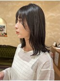 ミディアムボブ/ダークグレージュ/顔周りレイヤー/切りっぱなし