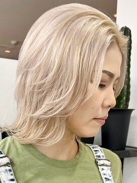 ウィコ 新宿(WICO) ホワイトベージュ[新宿駅/チョコレート/ダブルカラー]