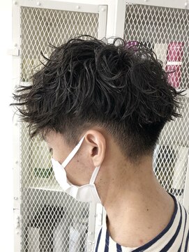 ヘッズ 本八幡店(HEADS) MEN'S HAIR  センターパート　ツイストスパイラル　コンマヘア