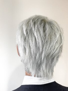 ネオンズ 南郷18丁目店(NEON´S) 【札幌白石　デザインカラー（ホワイトシルバー）葛西千大】